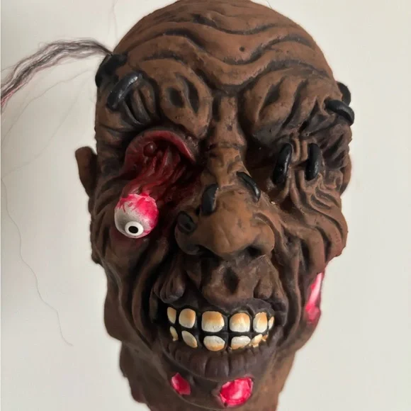 Spirit Halloween shrunken head hangging decoration - Picture 2 of 16